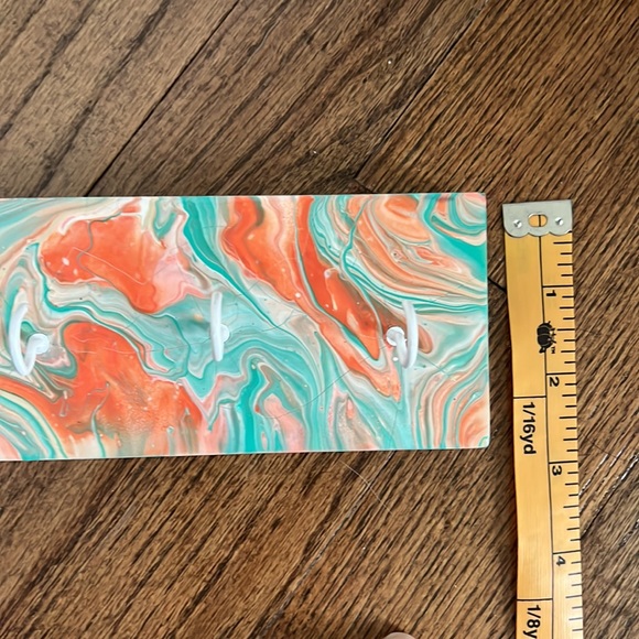 Marble painted wall hanger - Picture 7 of 8